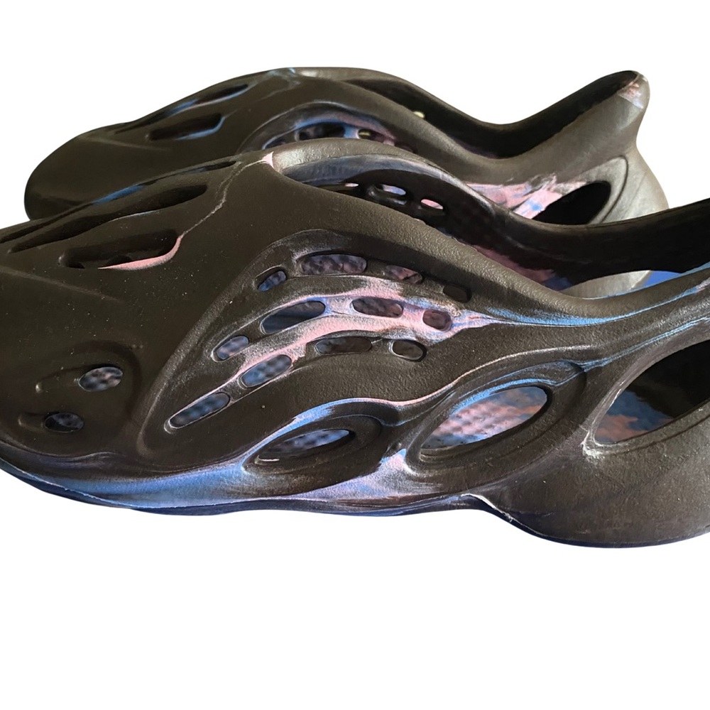 Black Foam Runner Style Slip-On Clogs |